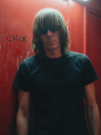 Spinal Tap Smell The Glove none more black T-Shirt